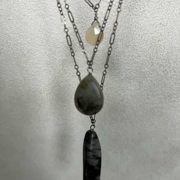 Sterling silver triple strand necklace with 3 semi- precious stones - Picture 3 of 5